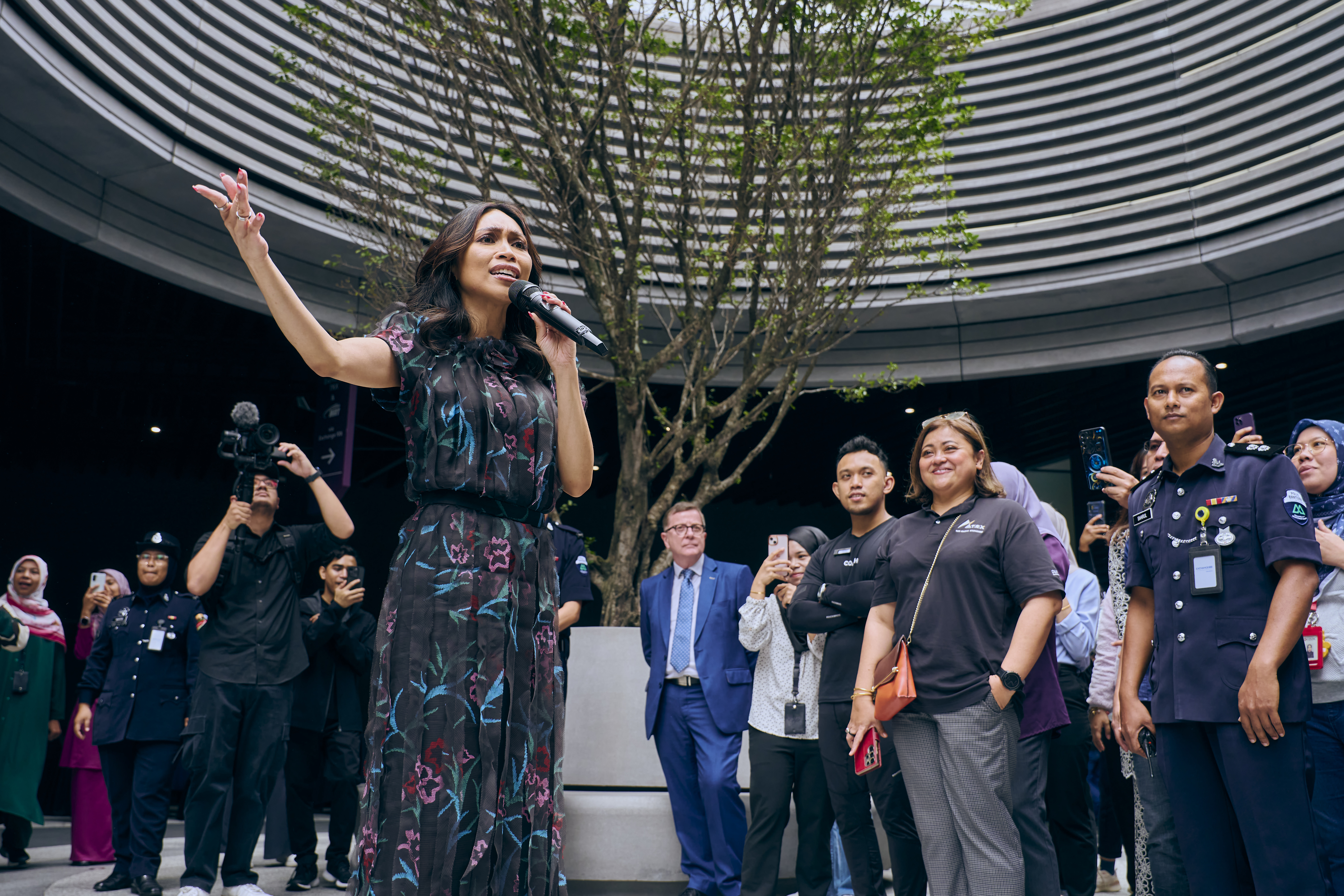 Dayang Nurfaizah performing at Singgah Sana Plaza for Singgah Sana Series 2024